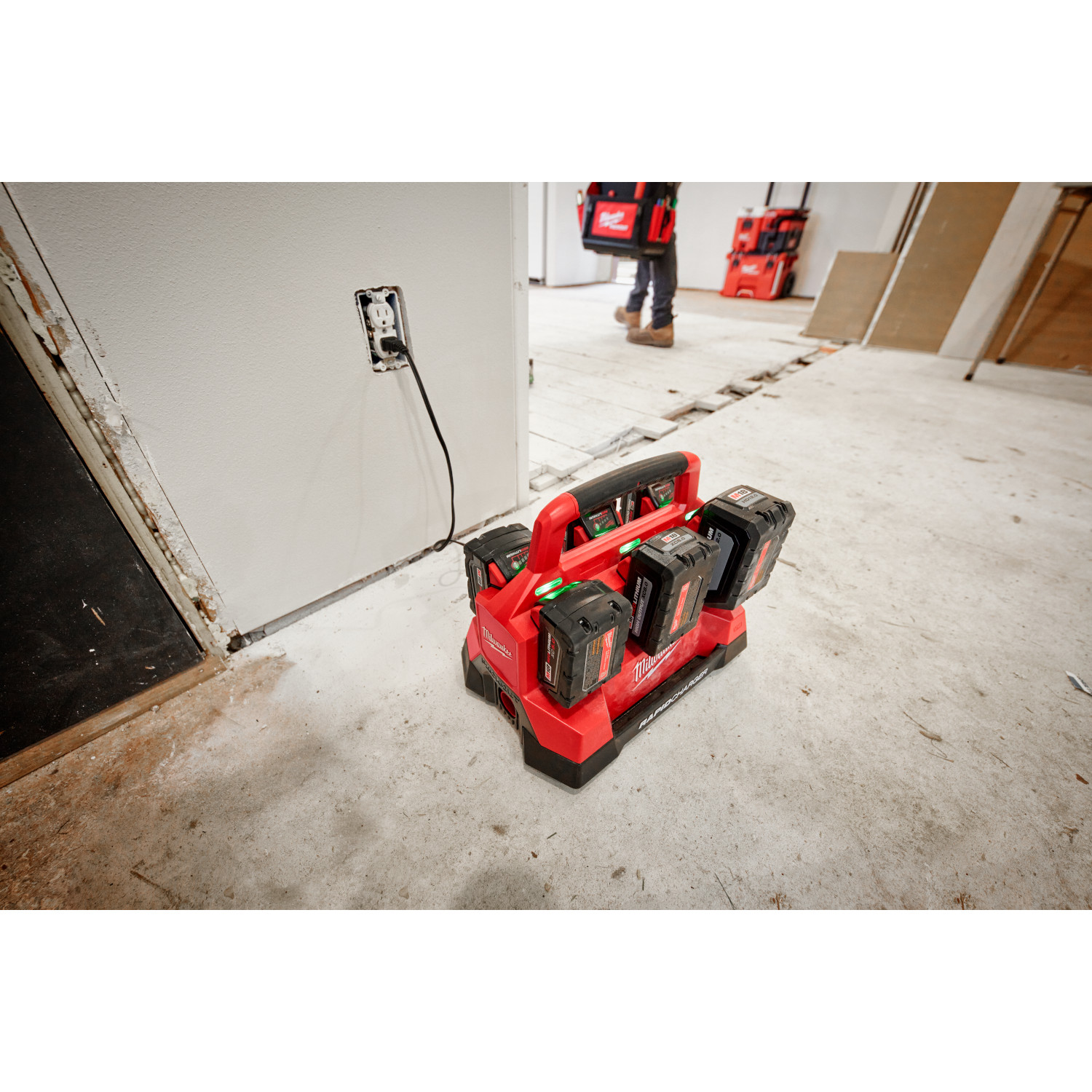Milwaukee M18™ PACKOUT™ Six Bay Rapid Charger - Image 8