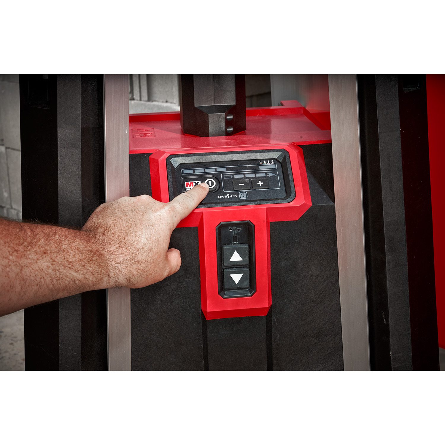 Milwaukee MX FUEL ROCKET Tower Light/Charger - Image 9